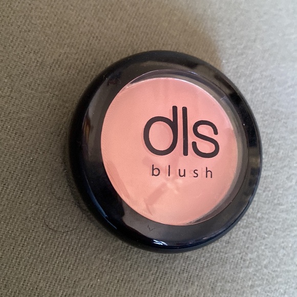 7 unopened shadows, blushes, bronzers, plus 3 brushes! - Picture 9 of 11